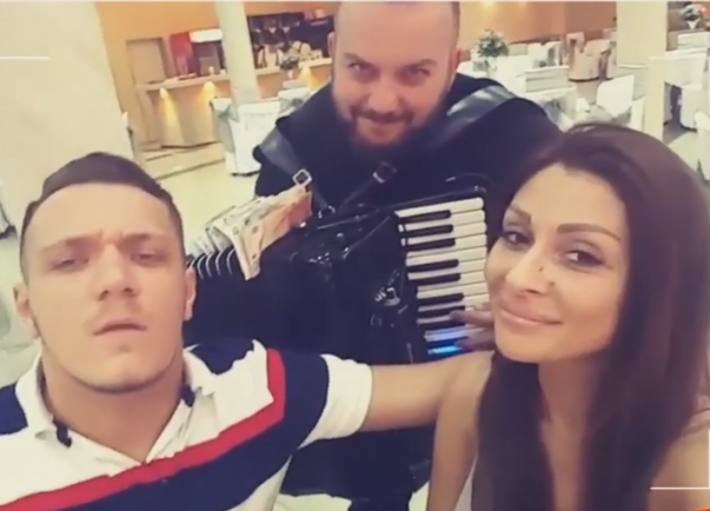Zorici i Gastozu harmonika svirala na uvce! (VIDEO)