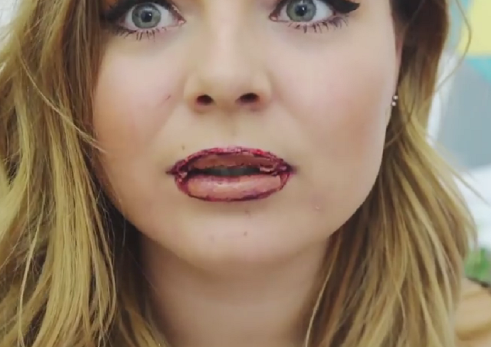 Nanose šminku u sto slojeva! (VIDEO)