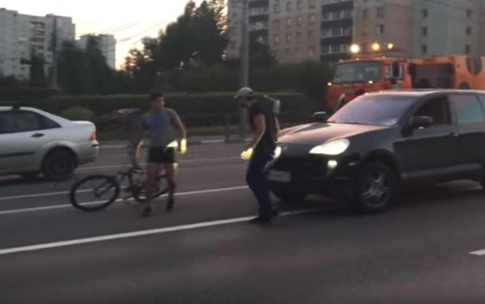 Mangupi napali biciklistu, pa ih sredili specijalci (VIDEO)