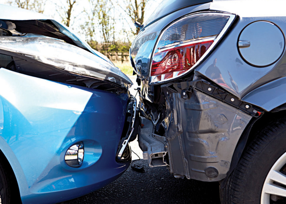 Troje povređenih u udesu, među njima i dete (6)