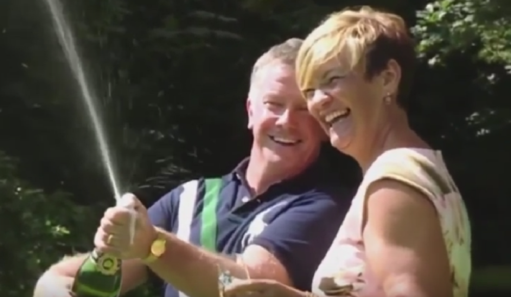 Dobio milione i nastavio da radi kao vodoinstalater (VIDEO)