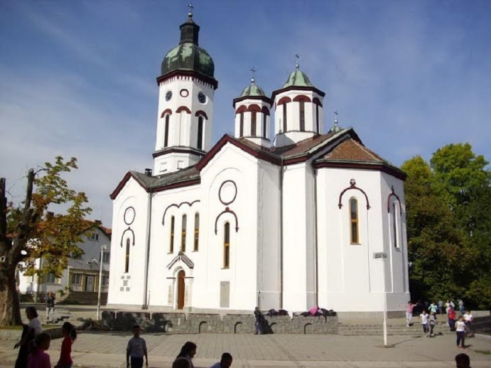 Oskrnavljena stara loznička crkva