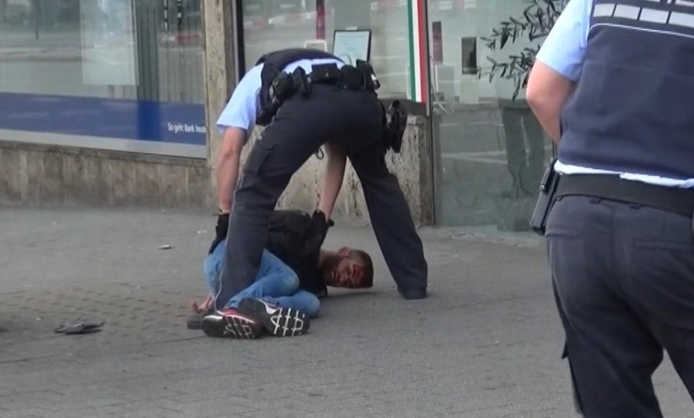 Ubio ženu mačetom, pa pregažen! (VIDEO)