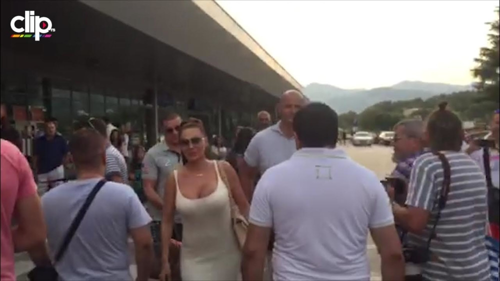 Izazovna Ceca spremna za nastup (VIDEO)