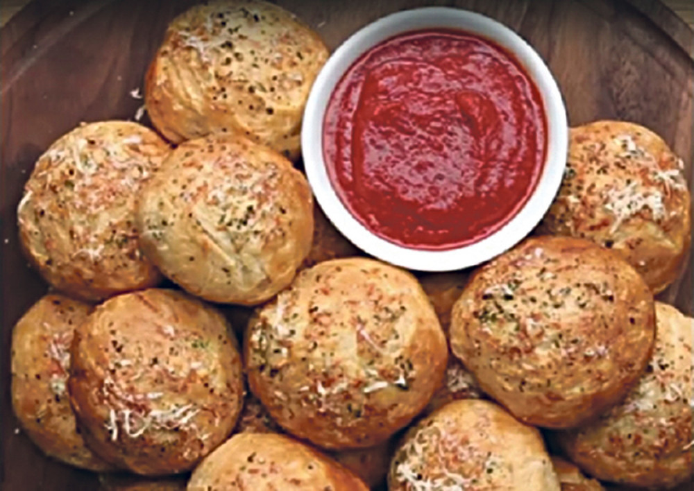 Pica bombica (VIDEO)