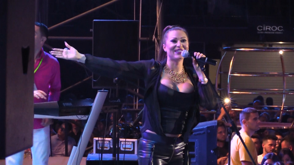 Ceca se rasplakala na nastupu! (FOTO + VIDEO)