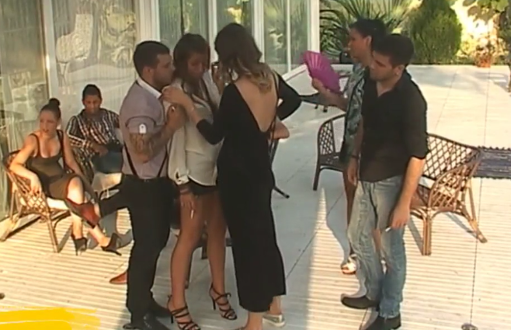 Dalila plače za Mladenom, on u provodu s drugom cicom! (FOTO)