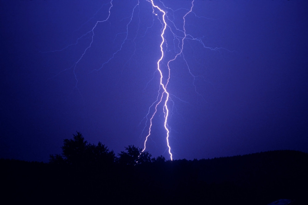 Ukrao kod crkve pa ga spržio grom!