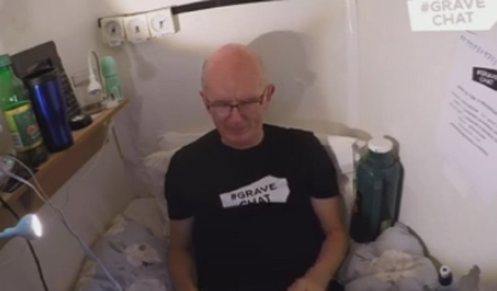 Sopstvenom "sahranom" šalje poruku narkomanima! (VIDEO)