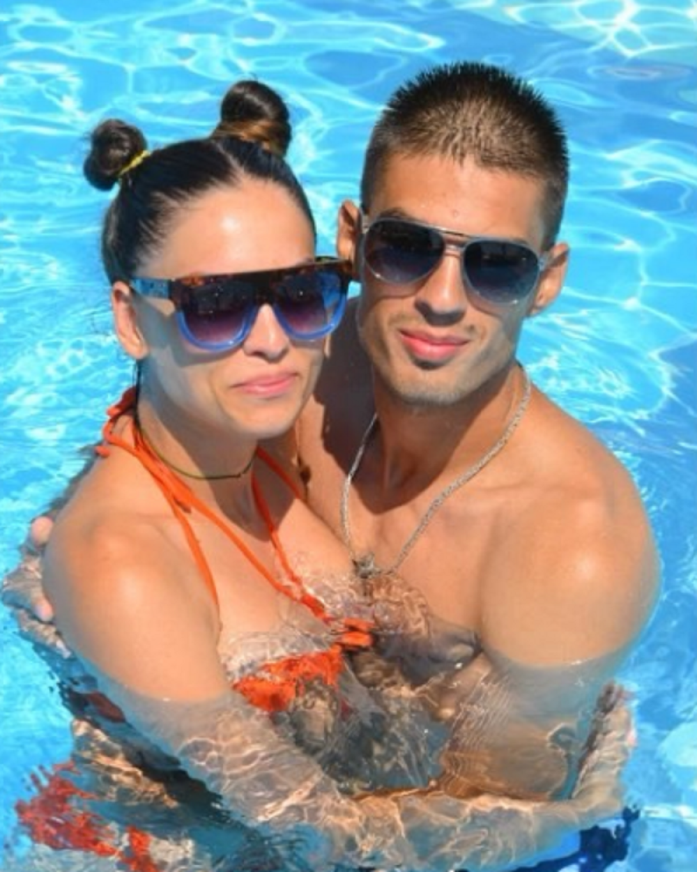 Bivši kapiten crveno-belih podelio brutalnu sliku nikad seksipilnije Mirke u bikiniju! (FOTO)