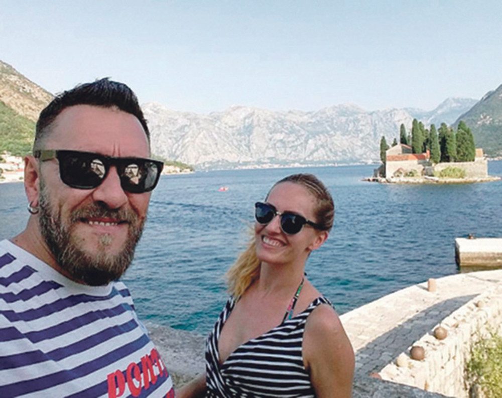 Niggor slavio godišnjicu na plaži!