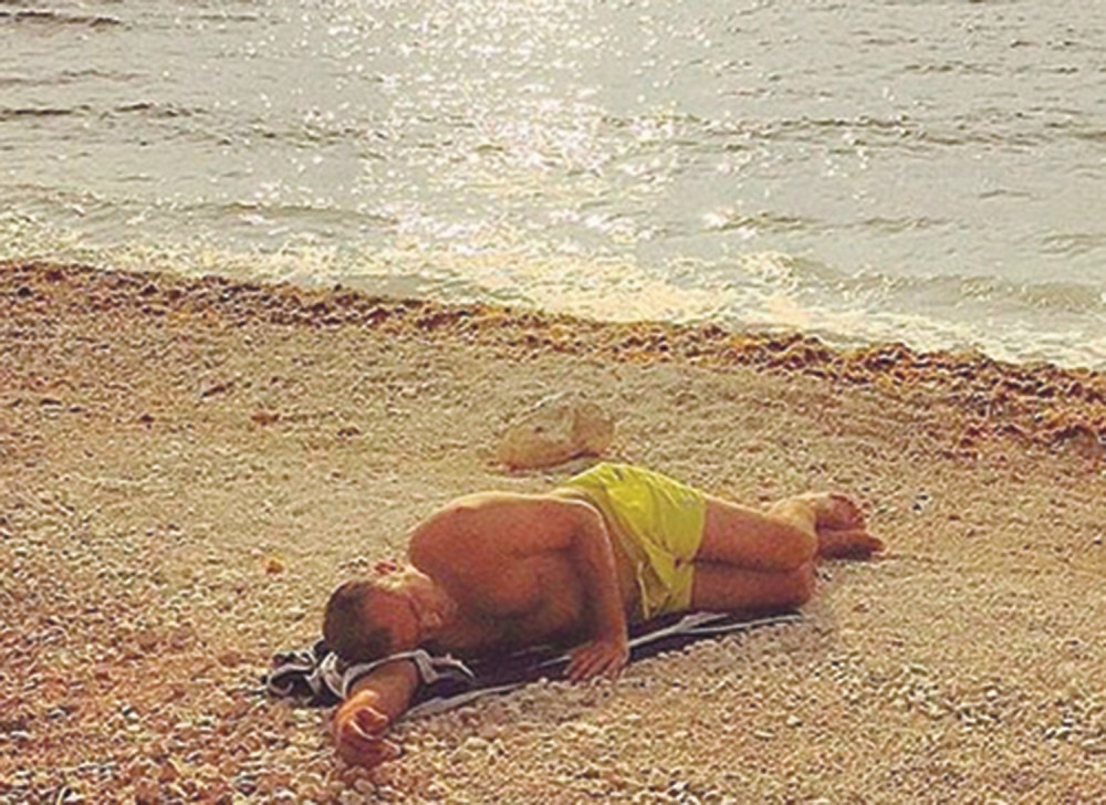 Sergej zamenio krevet peskom!