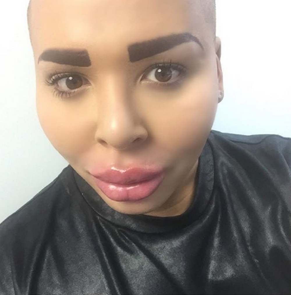 Momci troše bogatstvo da bi ličili na Kim Kardašijan! (FOTO)