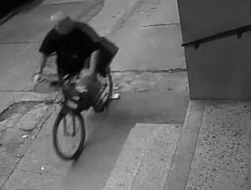 Snimljen kako krade bicikl (VIDEO)