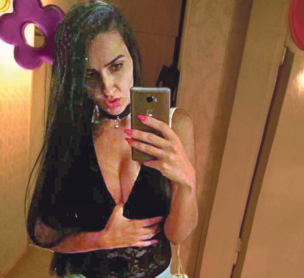 Dačićeva cica pokazala grudi na Fejsbuku!