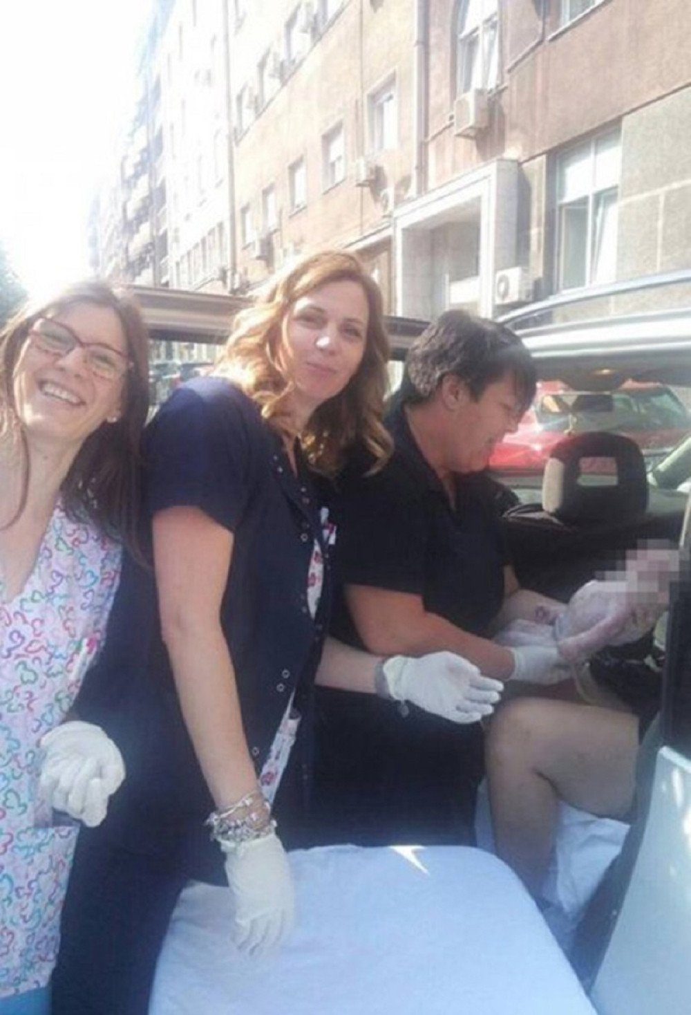 Porodila se u automobilu ispred porodilišta!