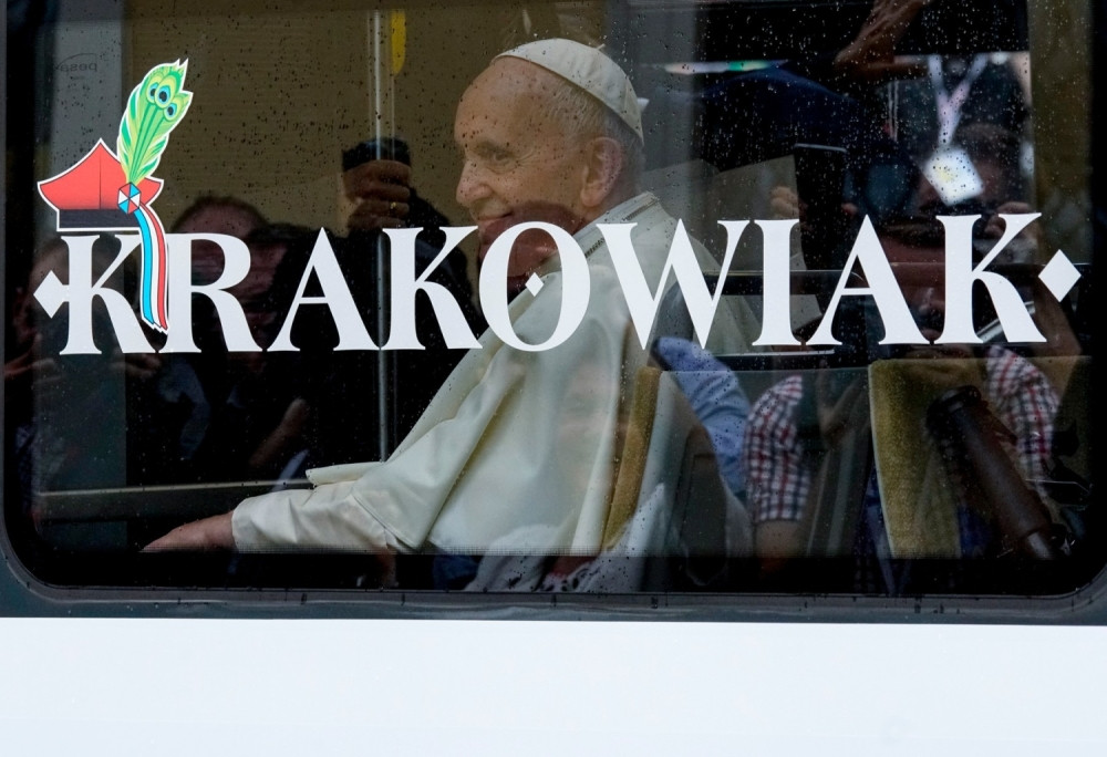Franja prvi papa koji se provozao tramvajem (FOTO)