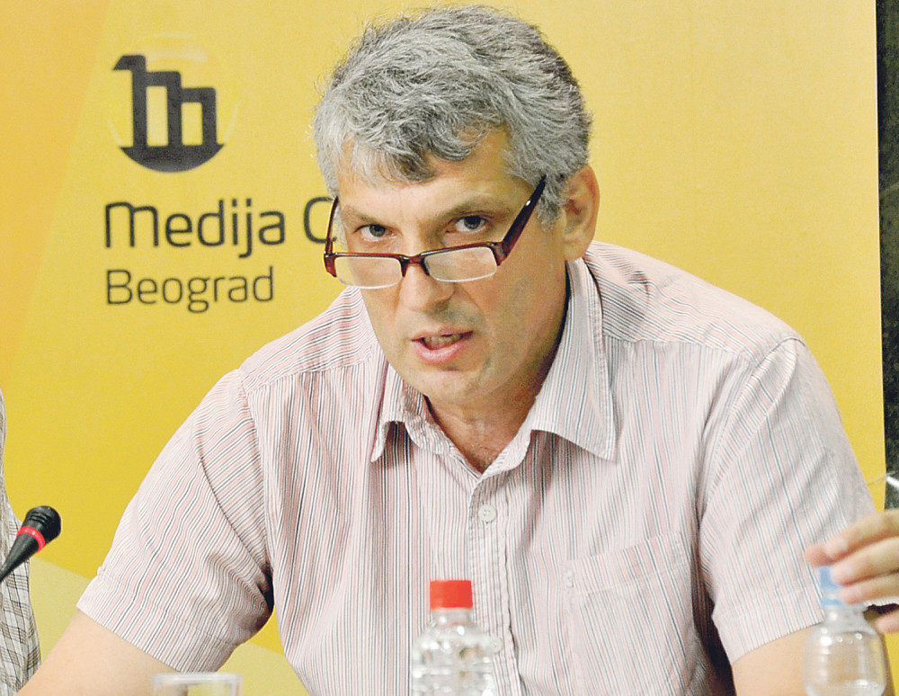 Železničar se za naših 800.000 baškari na Vračaru!