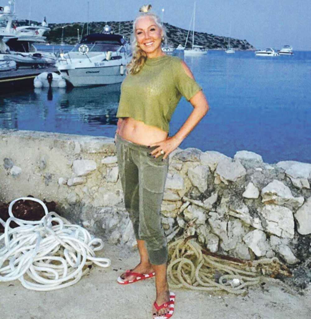 Lepa Brena pokazala trbušnjake