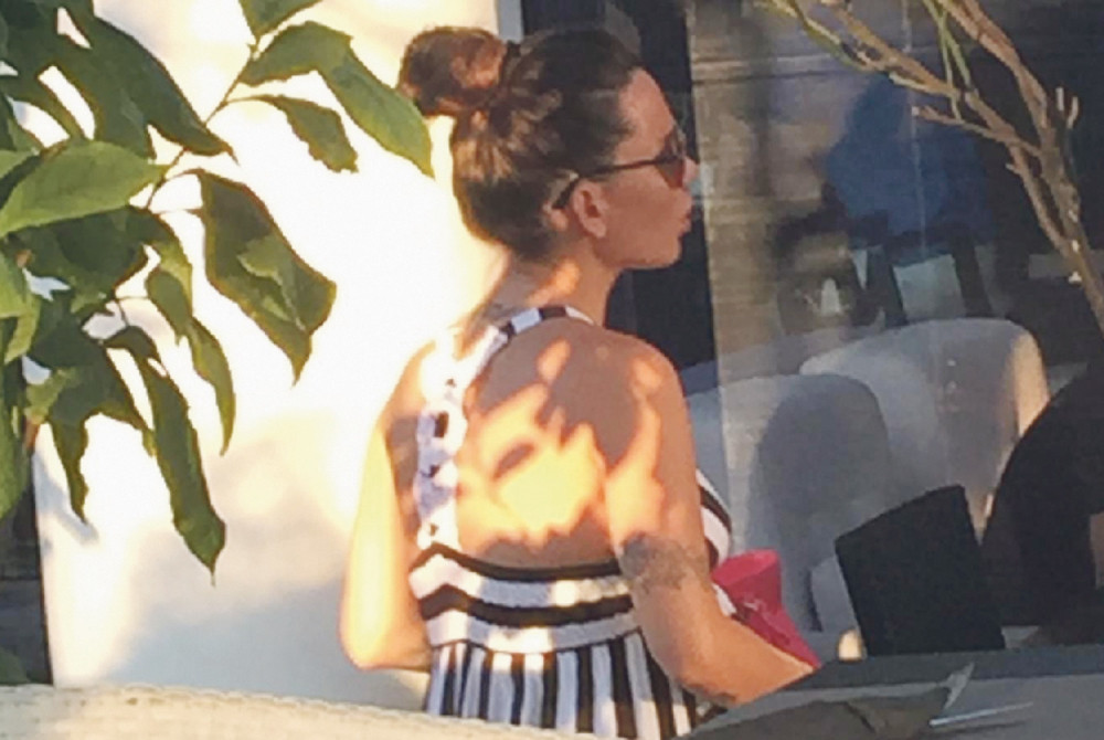 Nikolija sprema album pred porođaj!