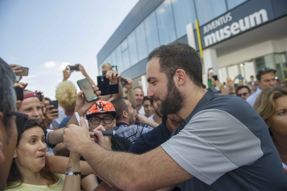 Iguain je lažna osoba i odličan glumac!