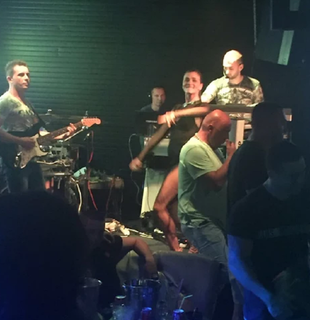 Ljudi čekali u redu na nastup Milice Pavlović (VIDEO)