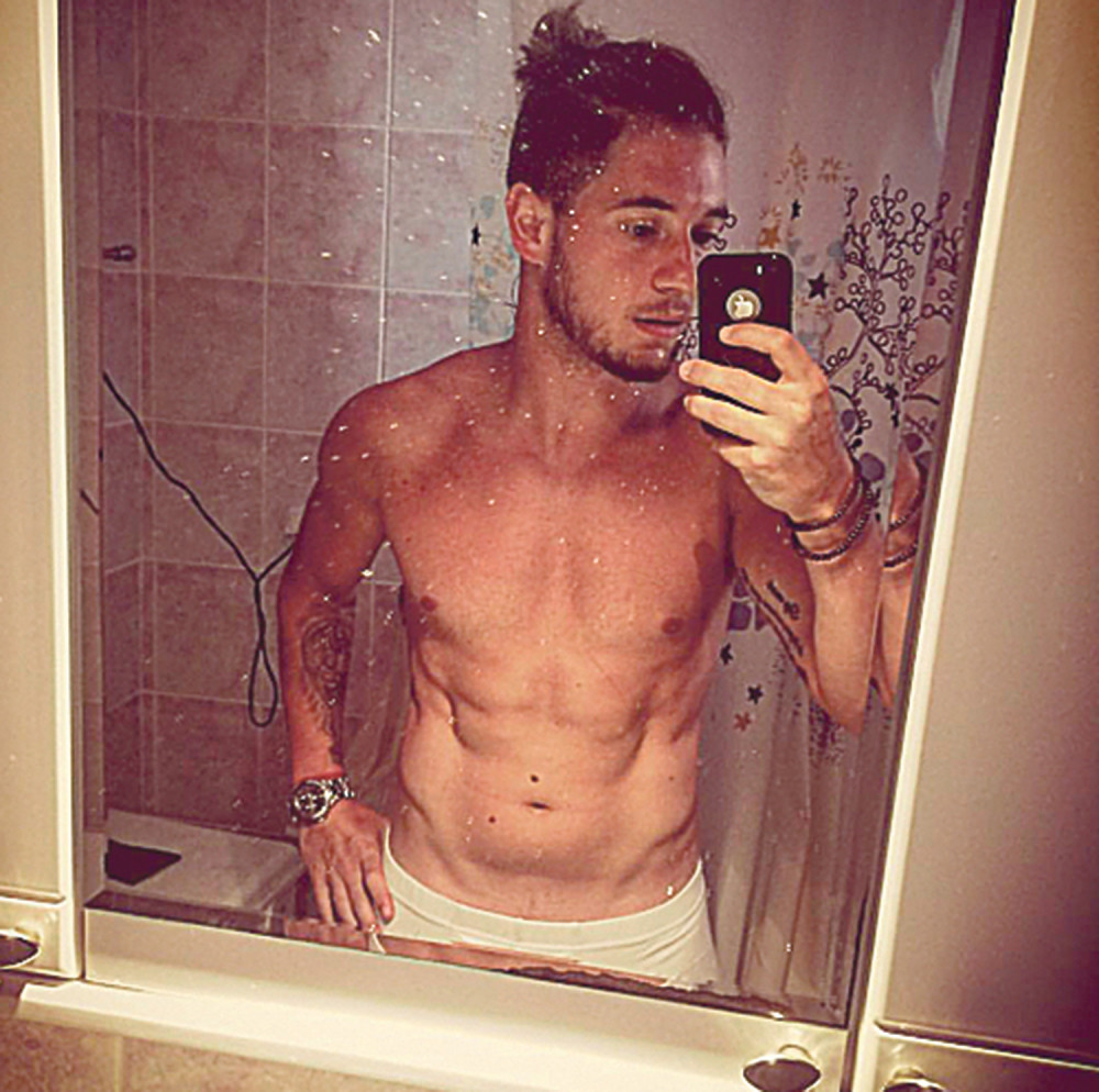 Joca žene zavodi trbušnjacima