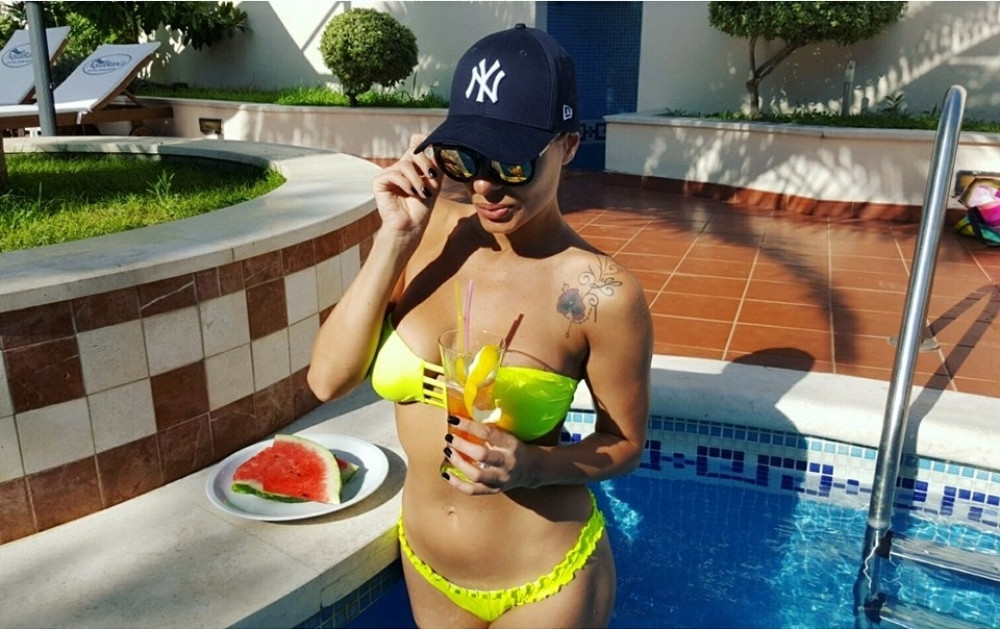 Mia se umalo potukla s vlasnikom diskoteke