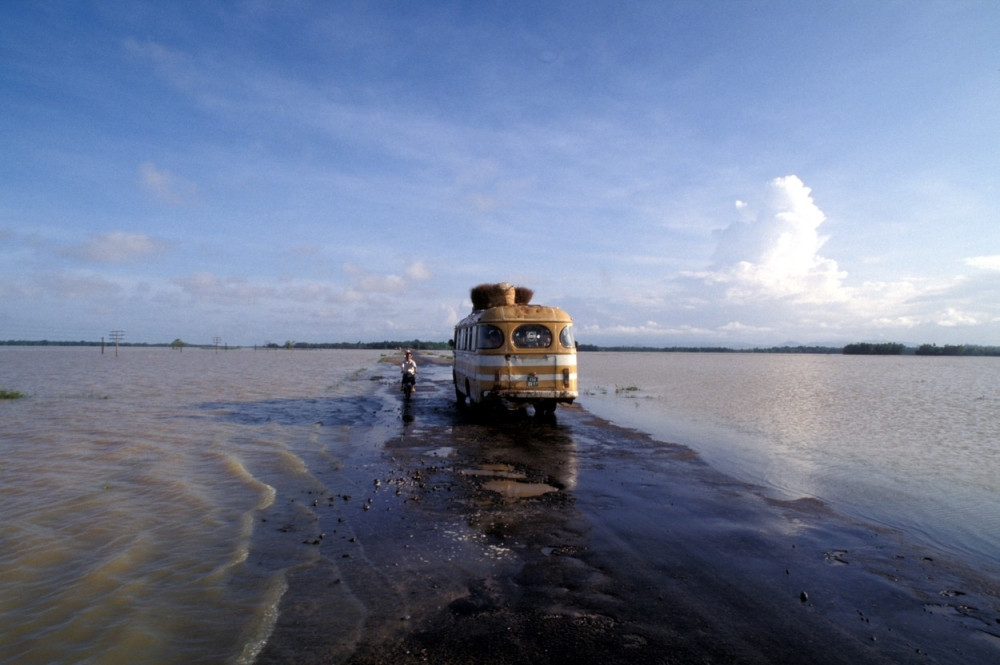 Bujica odnela autobus pun svatova!