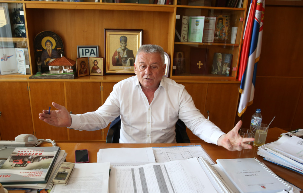 Velja Ilić ne može da ugrozi Vladu!