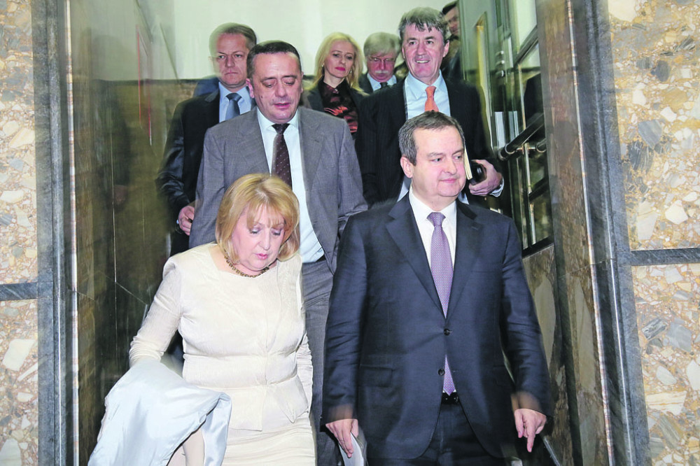 Drugovi, pravite se mrtvi!