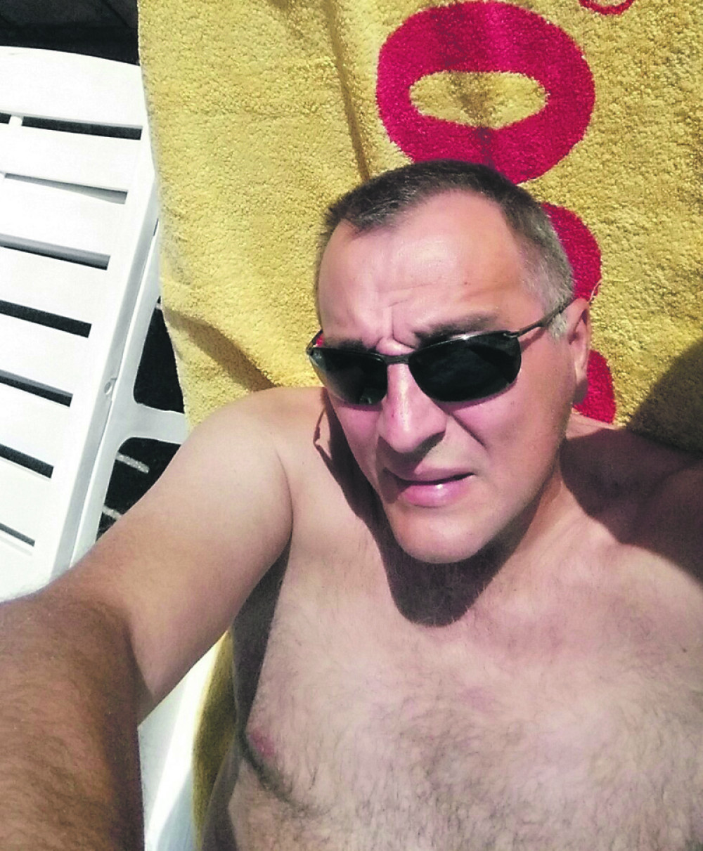 Živković sa sunčanja traži sednicu parlamenta!