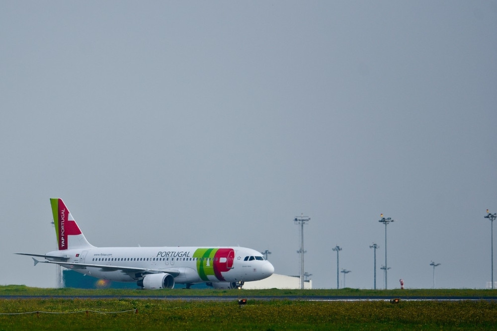 Istrčali iz aviona pravo na pistu!