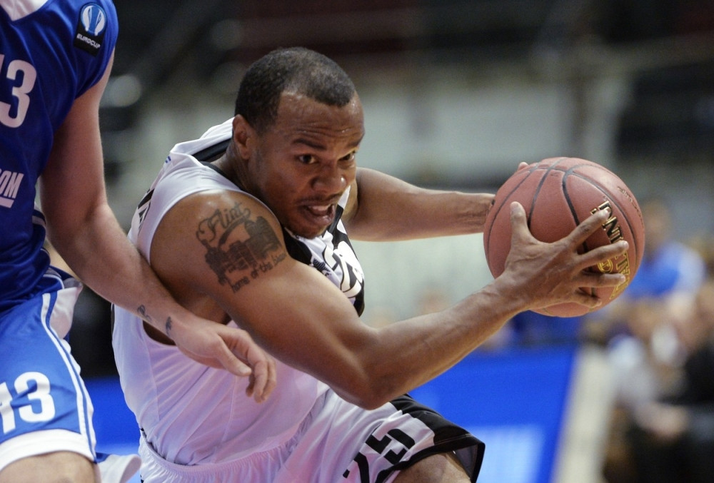 Partizan siguran i protiv Cibone