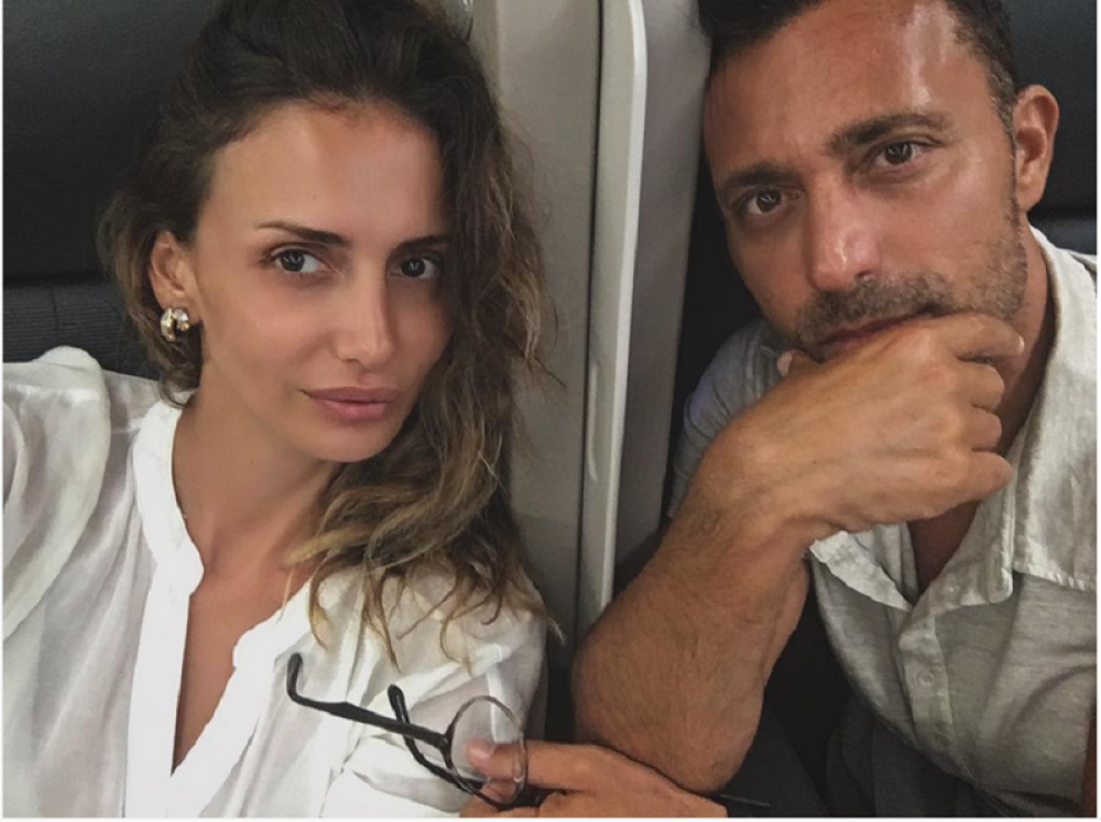 Mustafa zadaje niske udarce Emini!