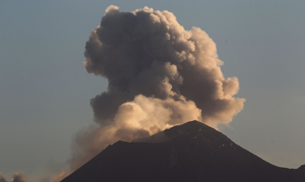 Meksiko Siti pokriven pepelom