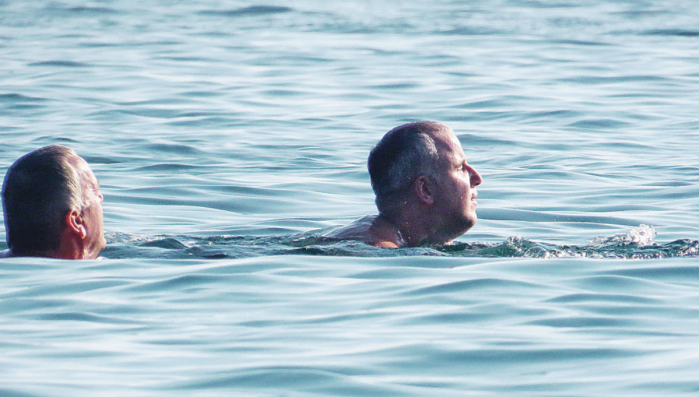 Saša pliva, pa rastura (FOTO + VIDEO)