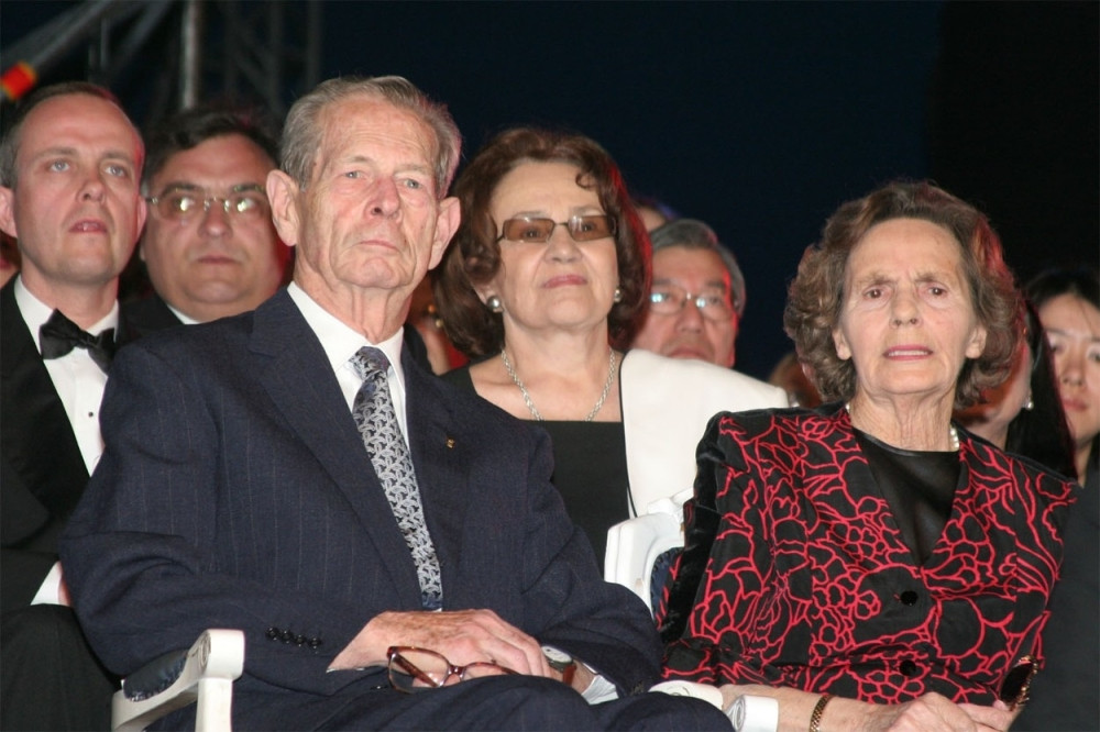 Preminula kraljica Ana