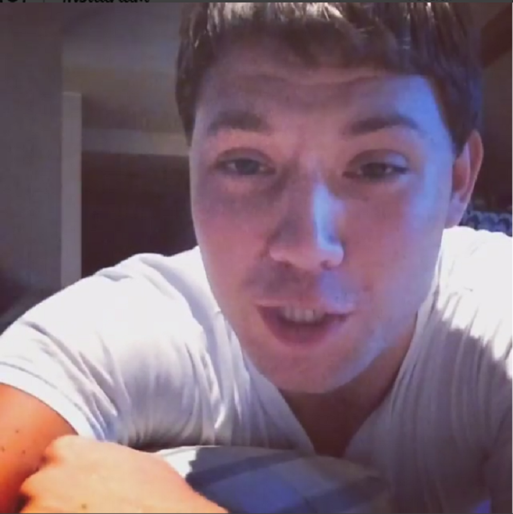 Evo s kim spava Stefan Živojinović! (VIDEO)