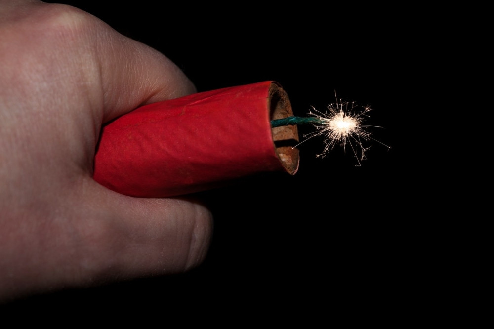 Dečaku (4) petarda raznela POLA PRSTA dok je slavio Novu godinu sa rođacima!