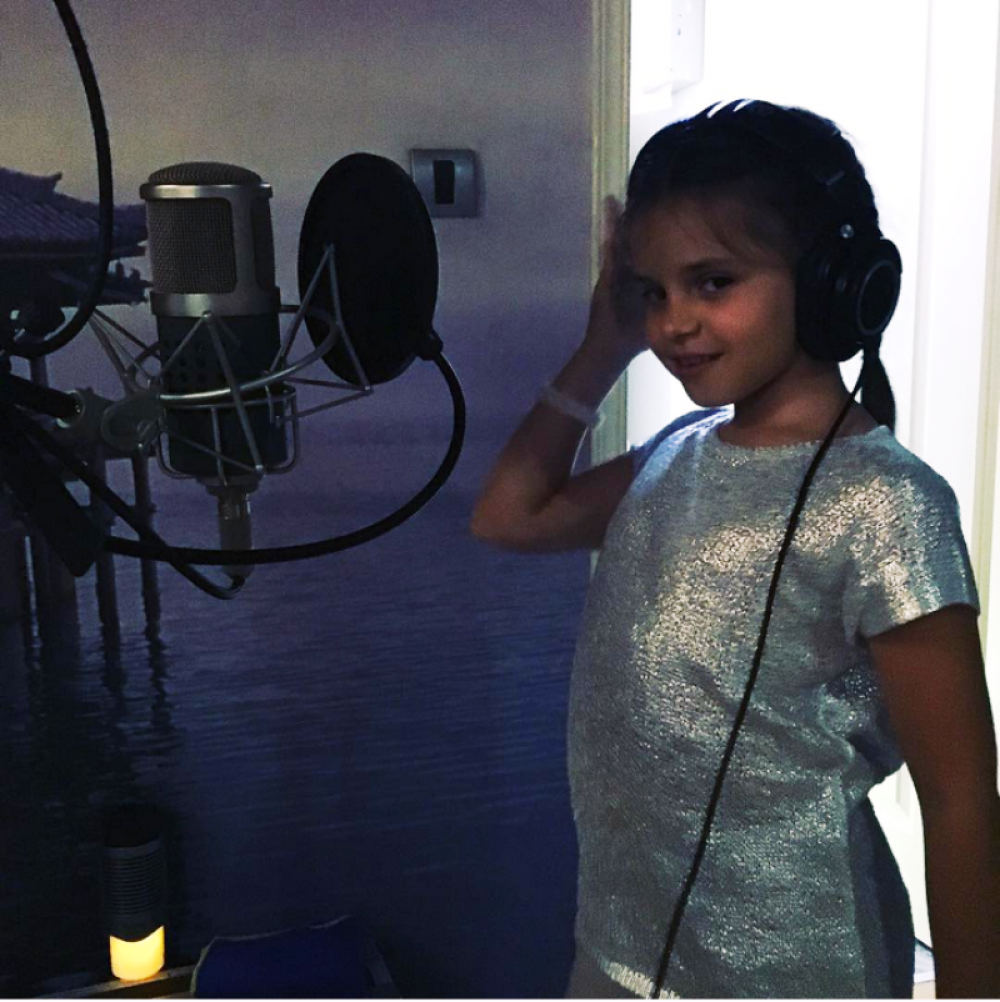 "Pinkova" zvezdica peva sa Zoranom Marjanovićem (VIDEO)