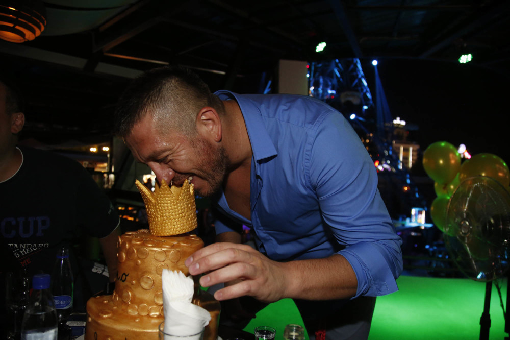 Ćemo dobio tortu iznenađenja!