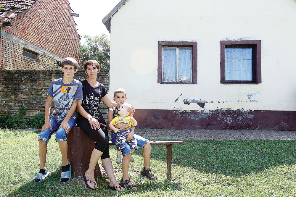 Decu iz Krajine izbacuju na ulicu!