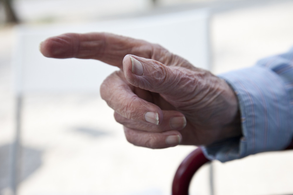 Deda (88) hteo da ubije babu jer ga je prevarila u mladosti!