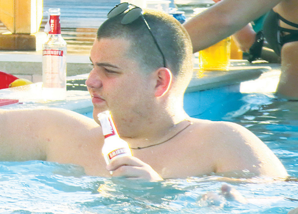 Brenin mali prigrlio flajku