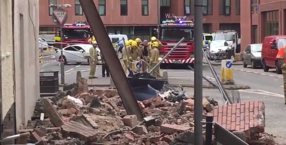 Srušio se zid restorana! (VIDEO)