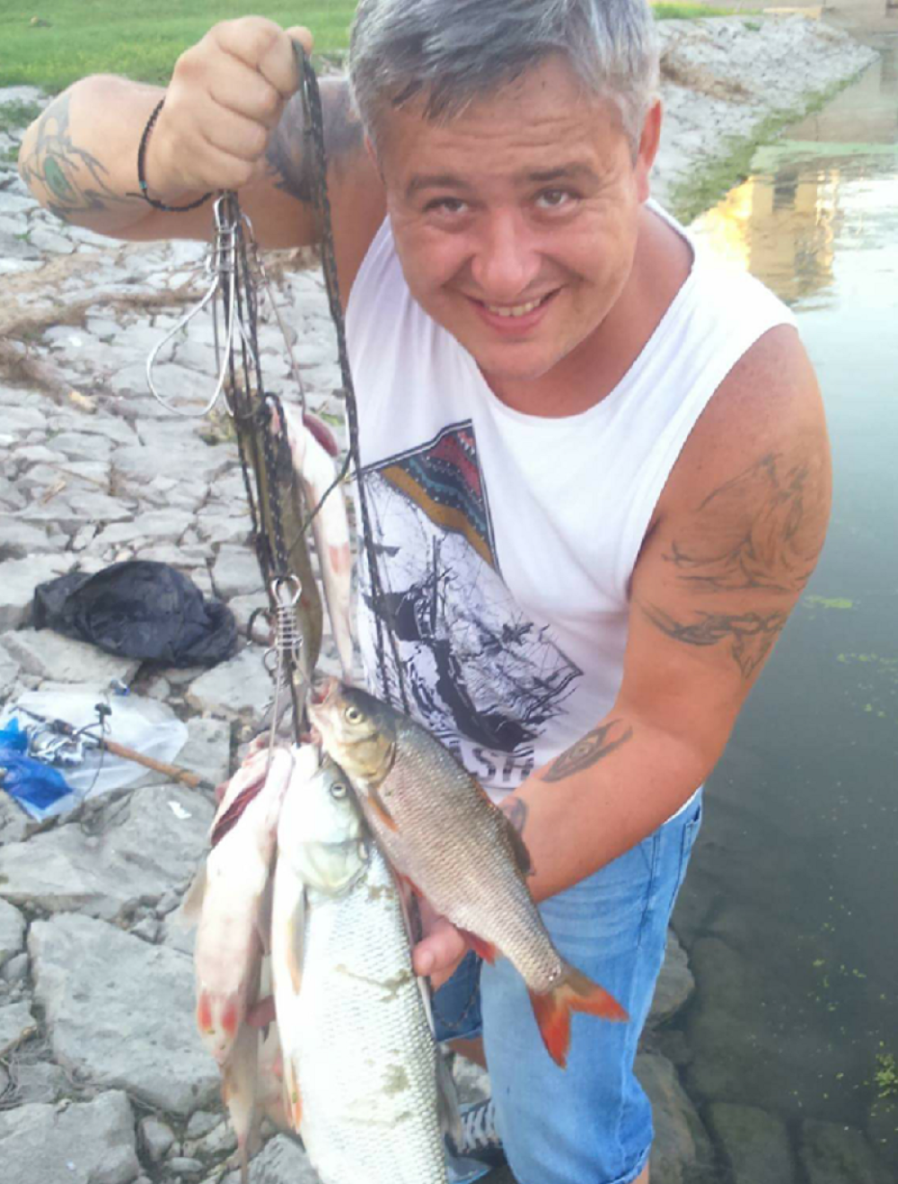 Nemanja danju peca, noću peva