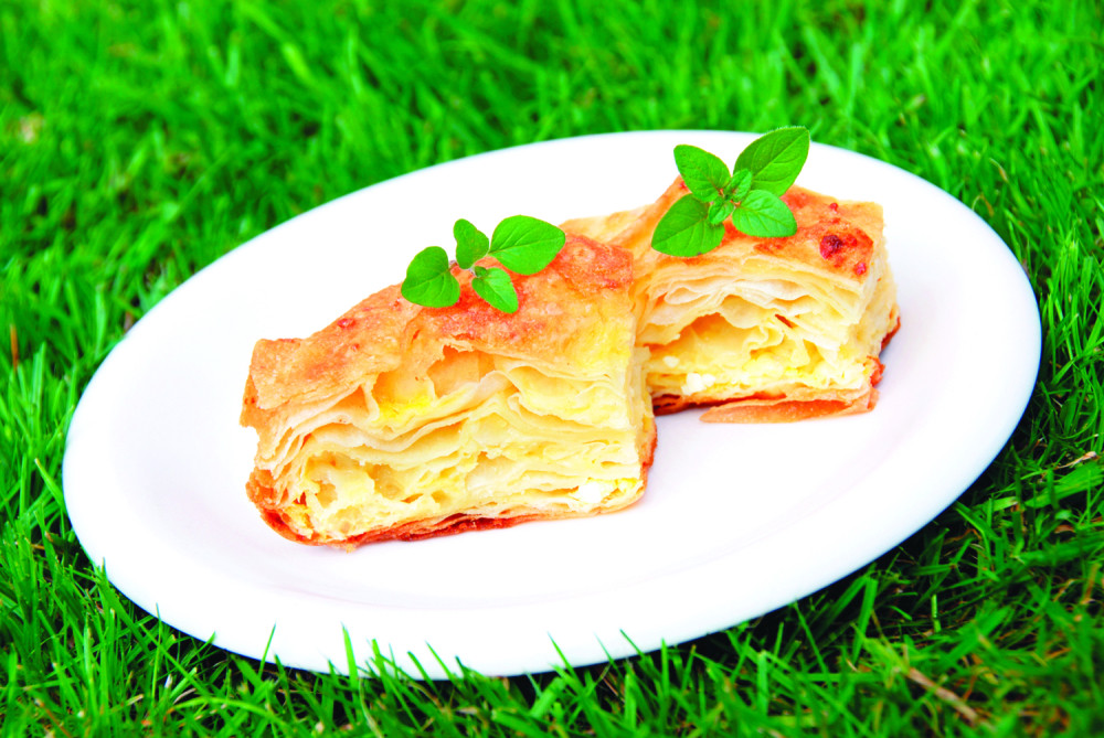 Sočna gibanica od suvog hleba, oduševiće vaše ukućane! (RECEPT)