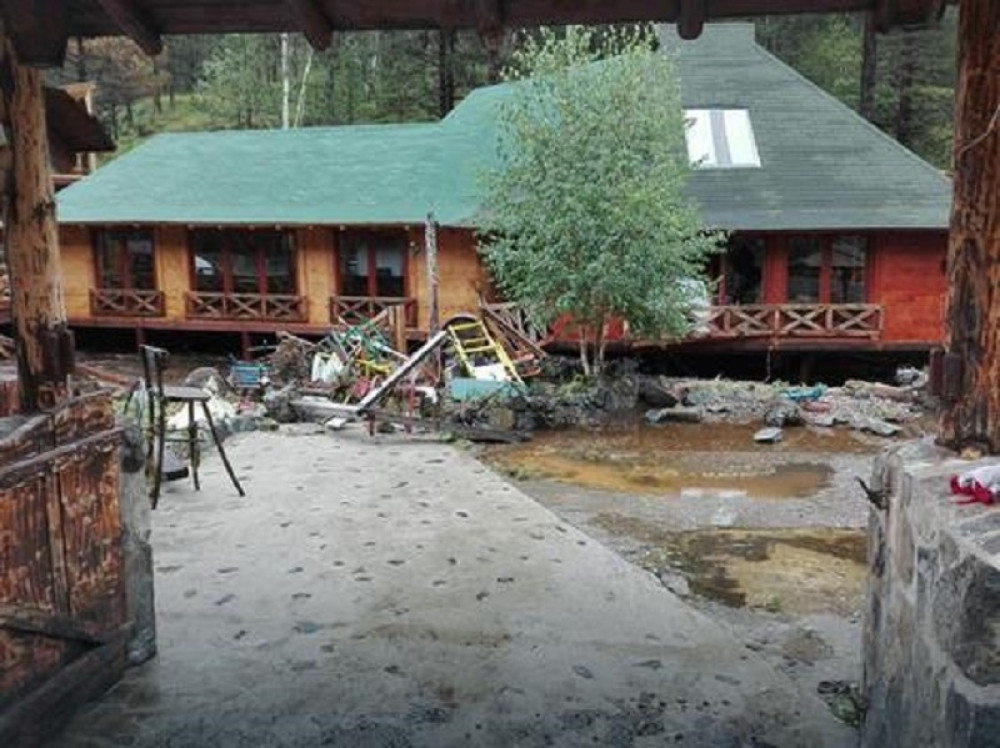 Poplava na Zlatiboru progutala automobil