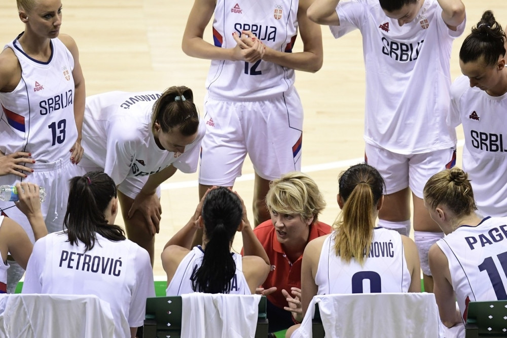 Razočarane smo, ne mogu samo tri devojke da igraju!